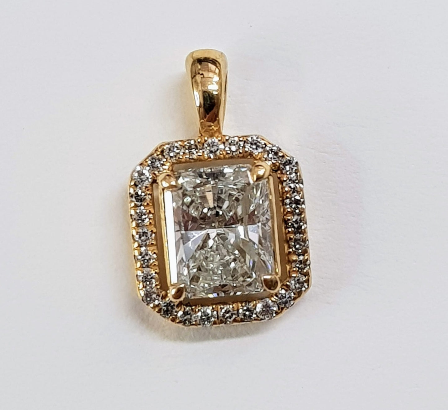 Ciondolo in oro 18k e diamanti naturali princess certificato IGI 1.36ct