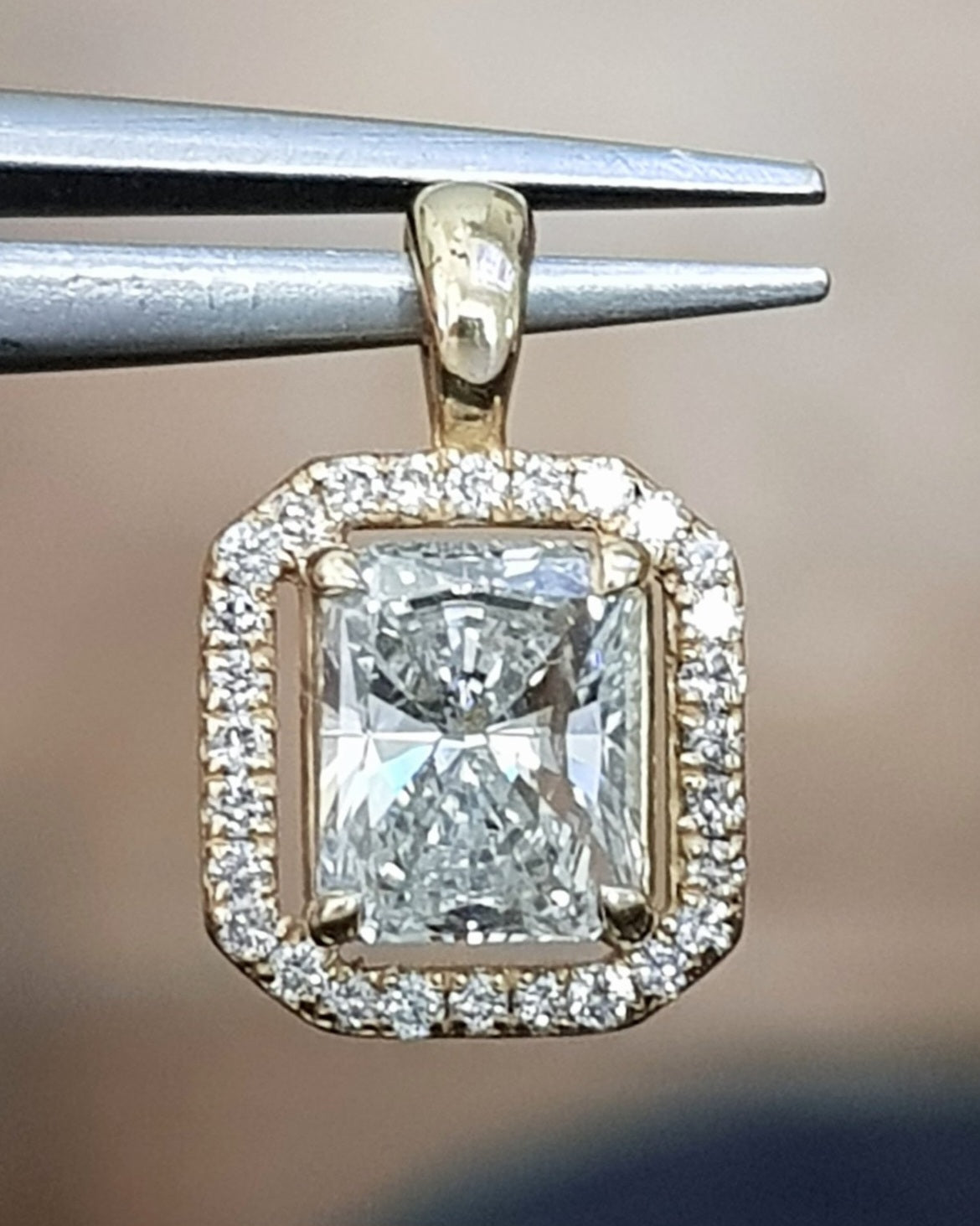 Ciondolo in oro 18k e diamanti naturali princess certificato IGI 1.36ct
