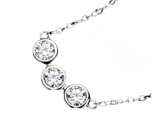 Collar trilogía de oro con 3 diamantes naturales de 0,45ct