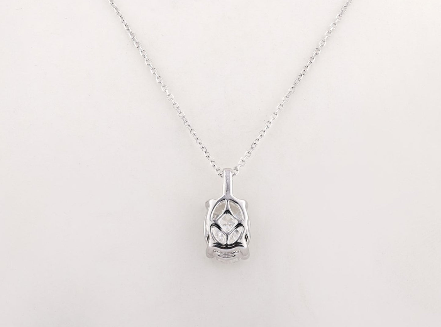 Collana punto luce in oro e diamante naturale ovale 0.50ct