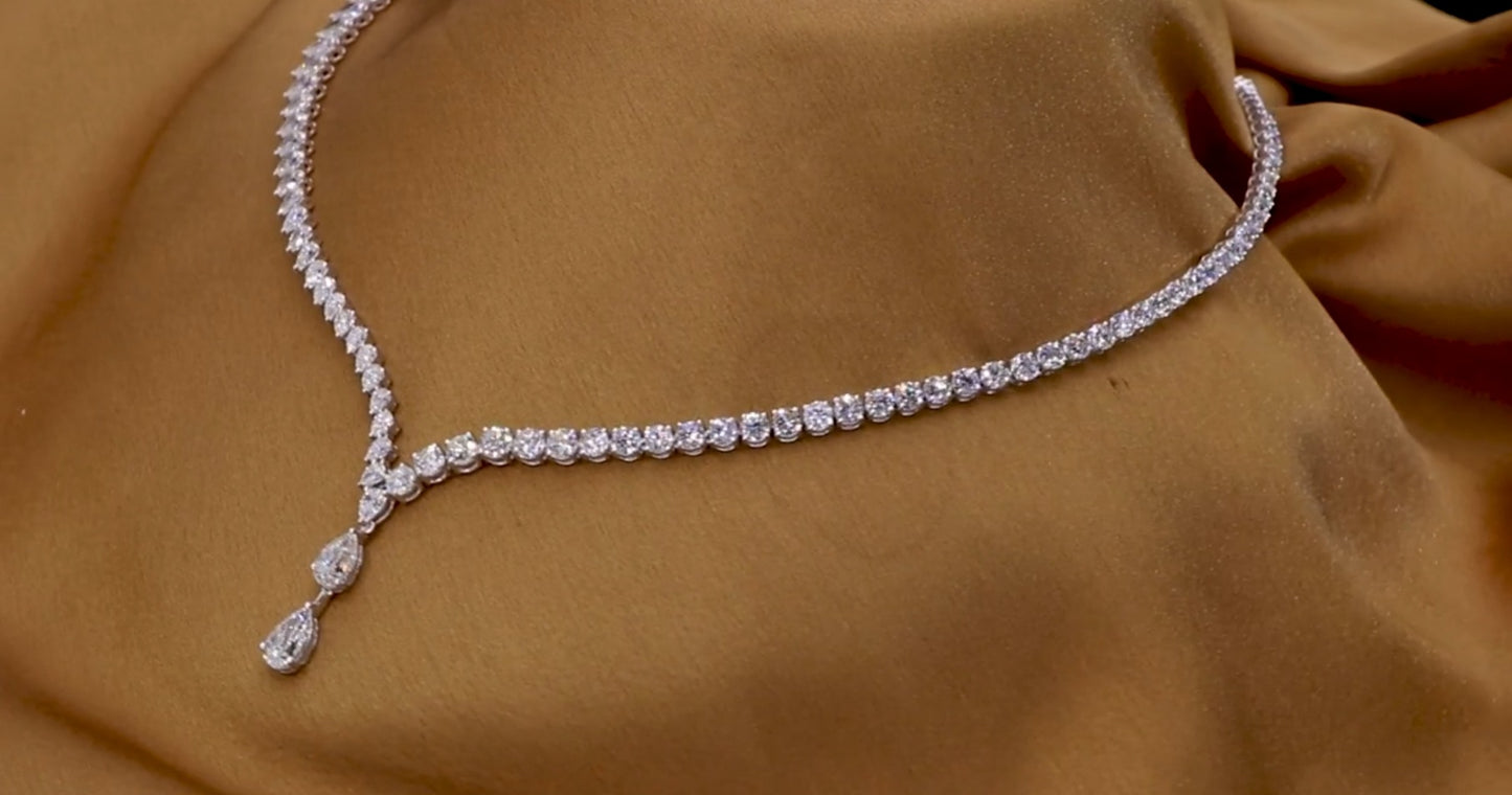 Collana tennis in oro bianco 18k e diamanti naturali taglio pera 37.50c